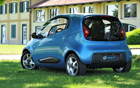Pininfarina Nido EV in blue colour