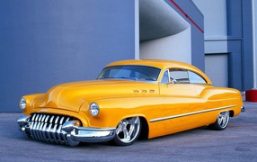 Тюнингованный ретро автомобиль