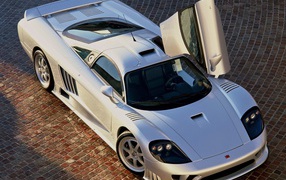 Серебрянный Saleen S7