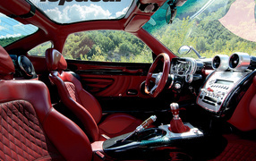 Крутой салон автомобиля Zonda STop Gear