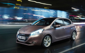 Peugeot 208 в движении