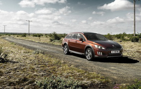 новый Peugeot-508 RXH