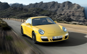 Porsche-Carrera-4-GTS-Coupe
