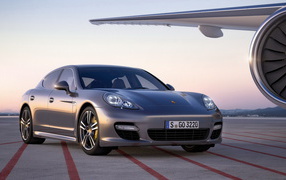 Porsche-Panamera Turbo S 2012