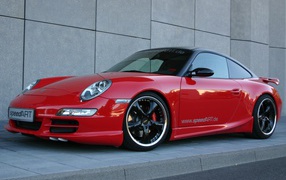 Красный Porsche