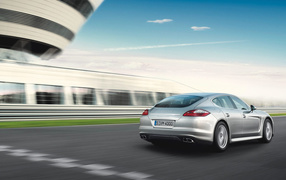 Порше Панамера на трэке