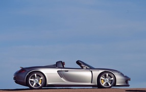 Серебрянный Порш Каррера