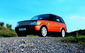 Range Rover на грунтовке