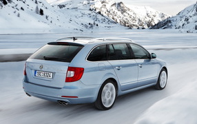 Зимняя прогулка на Шкода Суперб