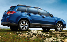 Субару Оутбек на холме