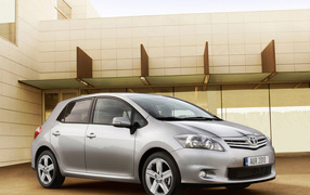 Тойота Аурис