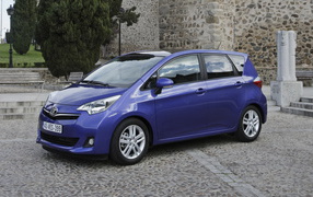 new Toyota-Verso-S