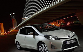 Toyota-Yaris Hybrid