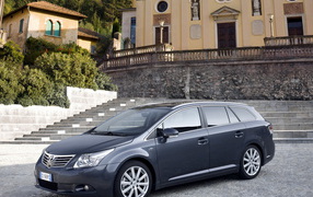 Тойота Авенсис Вагон