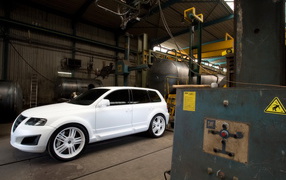 Белоснежный Волксваген Тоурег