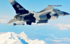 Истребитель над горами