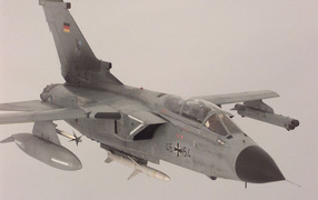 Реактивный самолет в тумане