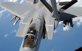 Military aircraft / refueling in flight