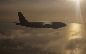 Самолет в облаках