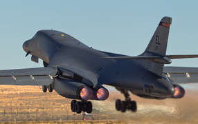 B-1B Lancer бомбардировщик