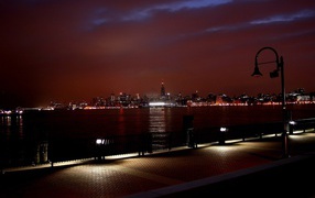 Набережная ночью