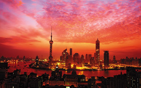 Багровое небо над городом