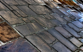 Мостовая после дождя