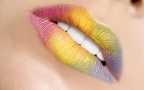 Яркие губы