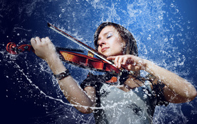 Девушка скрипка вода
