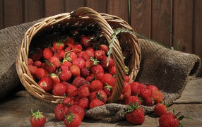 Корзинка клубники