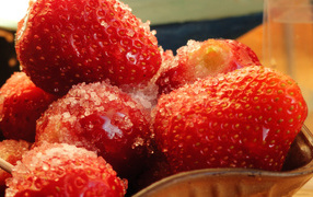 Клубника и лед