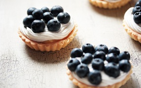 Пирожные с черникой