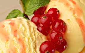 Мороженое со смородиной