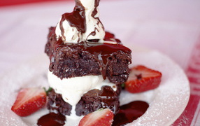 Шоколадно-клубничный десерт