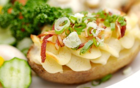 Чипсы с луком и беконом