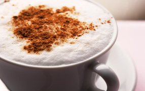 Чашка черного кофе с пенкой