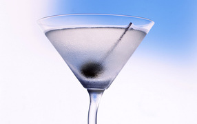 Красивый бокал с коктейлем