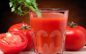 Стакан томатного сока