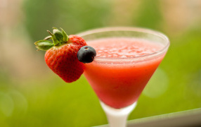 Клубничный коктейль