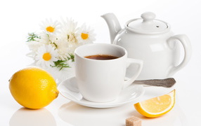 Чай с кусочком лимона