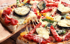 Горячая пицца с сыром