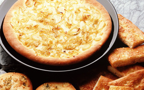 Пицца с луком