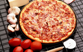 Пицца с томатом