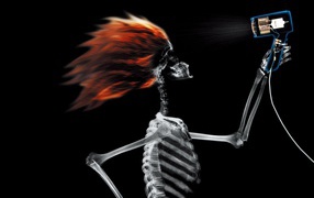 Девушка с феном