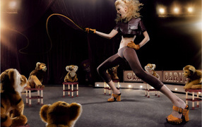 Дрессировщица плюшевых зверей