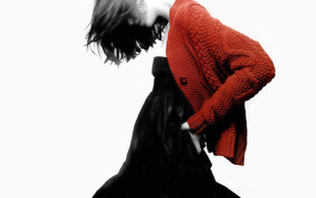 Красавица в черном платье