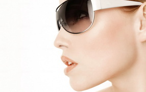 Девушка в очках