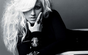 Кристина Агилера в черном