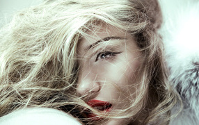 белокурая Rosie Huntington Whiteley