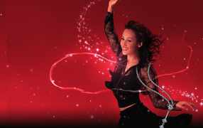 Счастливая девушка на 8 марта